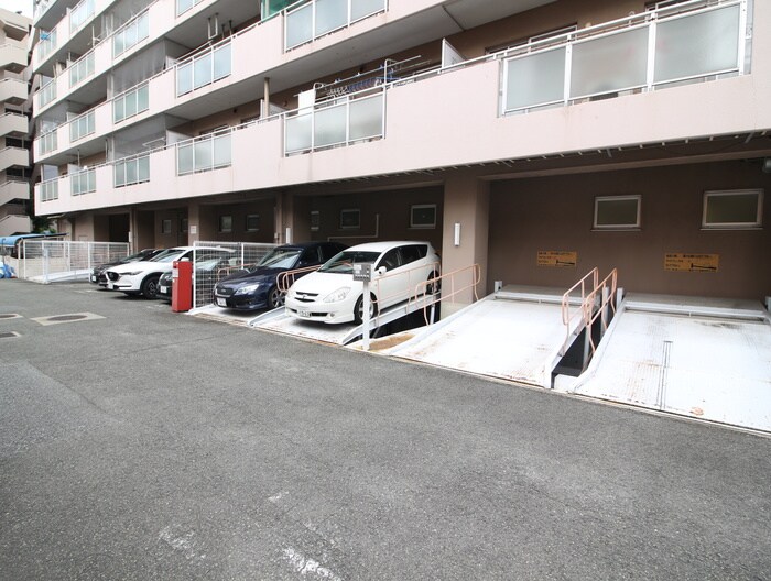 物件外観写真5　(駐車場)