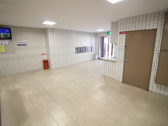 物件外観写真6　(エントランス部分)