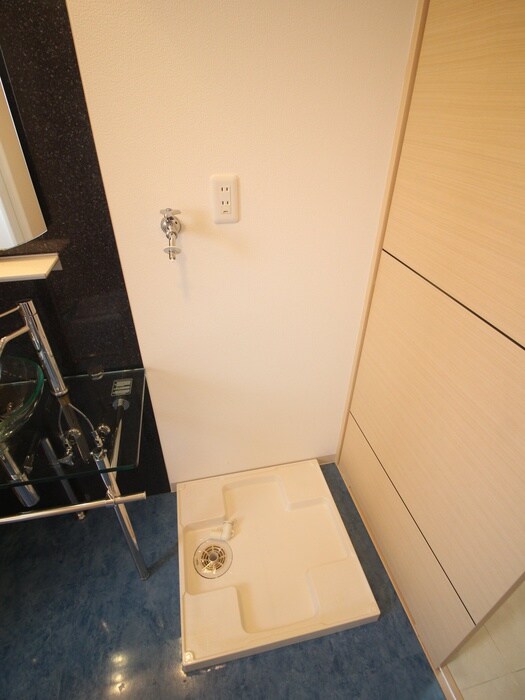 物件内観写真11　(洗濯機置場)