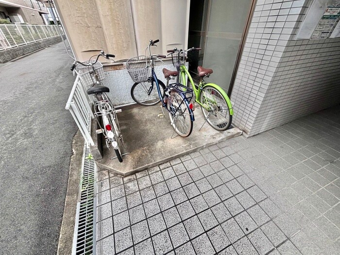 物件外観写真3　(駐輪場)