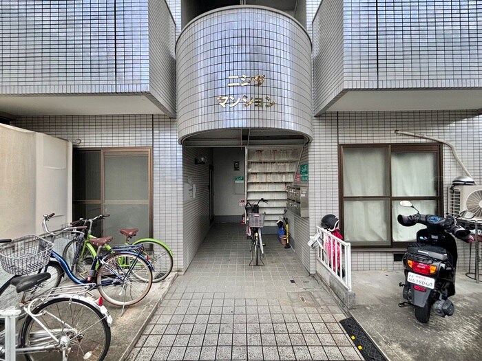 物件外観写真5　(エントランス部分)