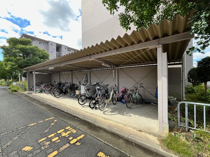 物件外観写真4　(駐輪場)