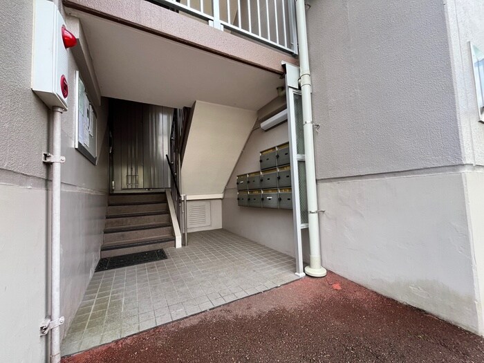 物件外観写真5　(エントランス部分)