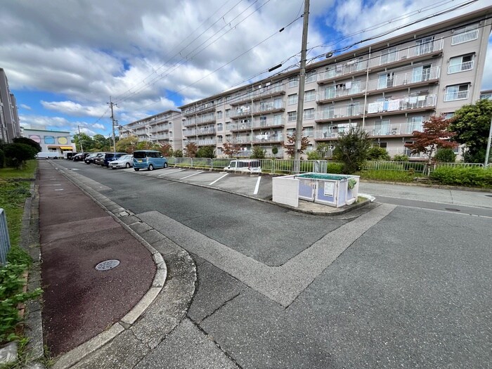 物件外観写真6　(駐車場)