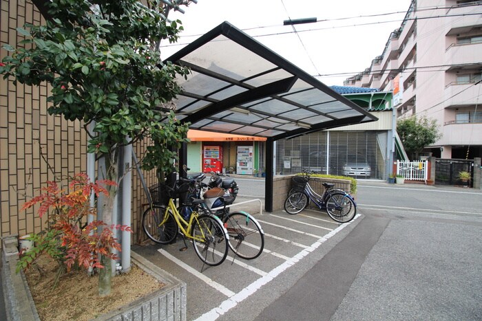 物件外観写真4　(駐輪場)