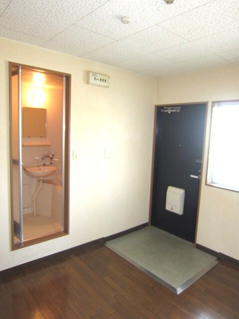 物件内観写真12　(玄関)