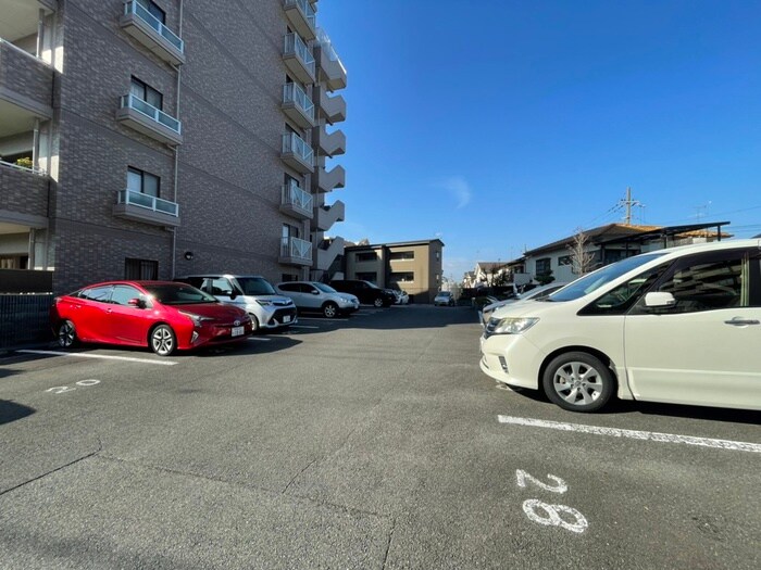 物件外観写真4　(駐車場)