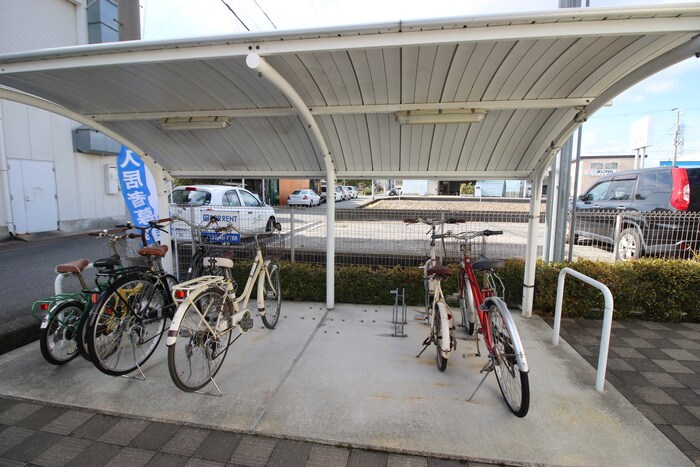 物件外観写真4　(駐輪場)