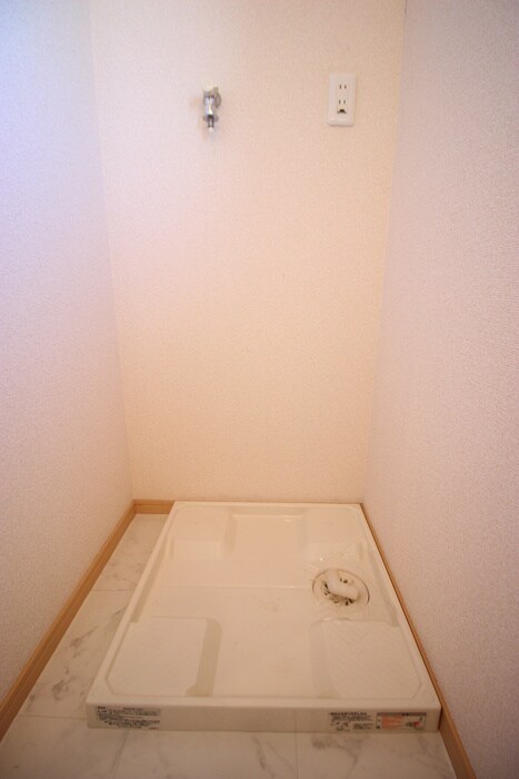 物件内観写真13　(洗濯機置場)