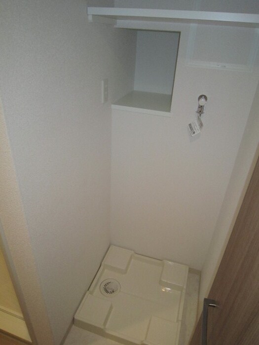 物件内観写真13　(洗濯機置場)