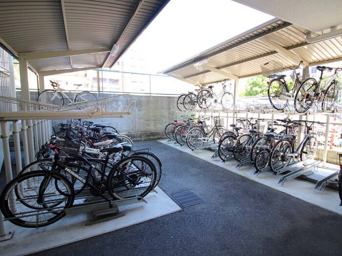 物件外観写真5　(駐車場)