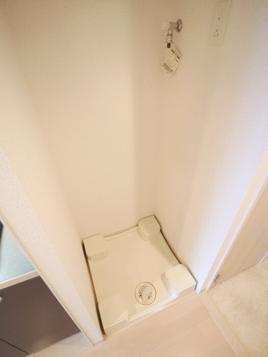 物件内観写真11　(洗濯機置場)