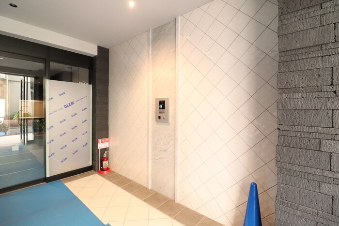 物件外観写真4　(エントランス部分)