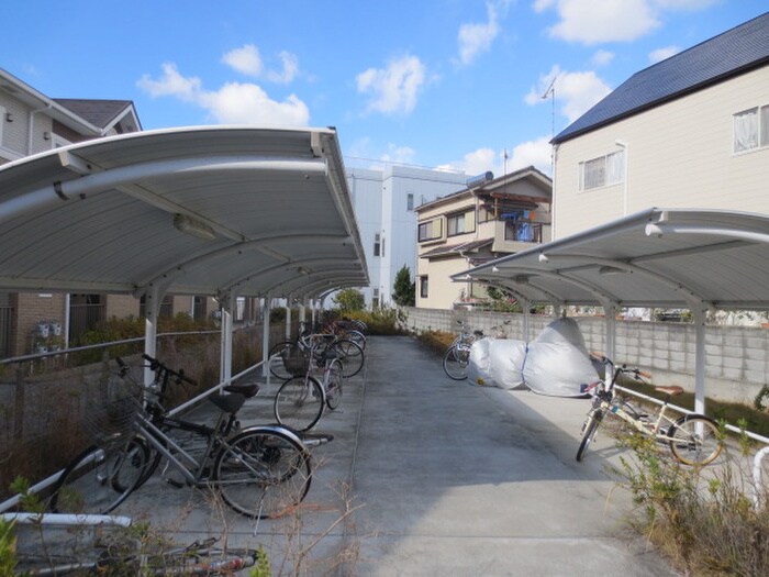 物件外観写真4　(駐輪場)