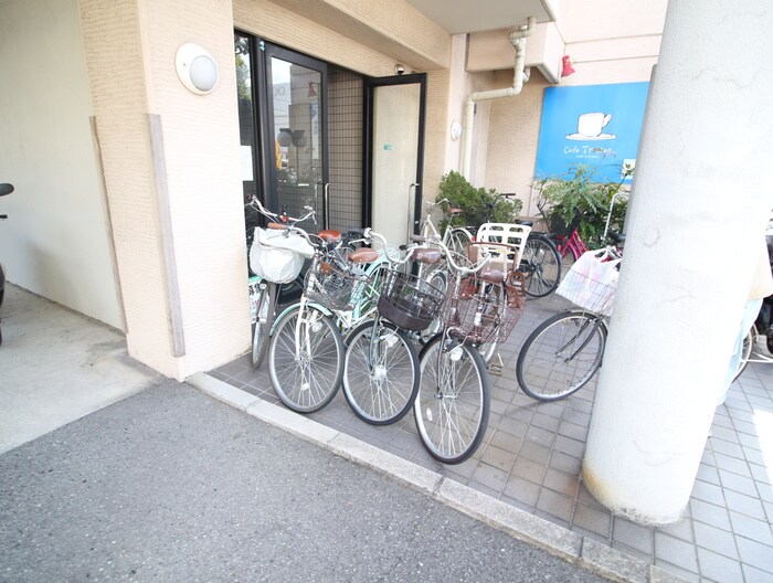 物件外観写真3　(駐車場)