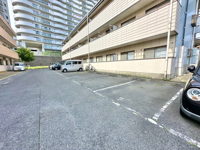 物件外観写真2　(駐車場)
