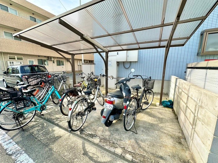 物件外観写真4　(駐輪場)