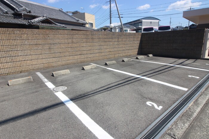 物件外観写真3　(駐車場)