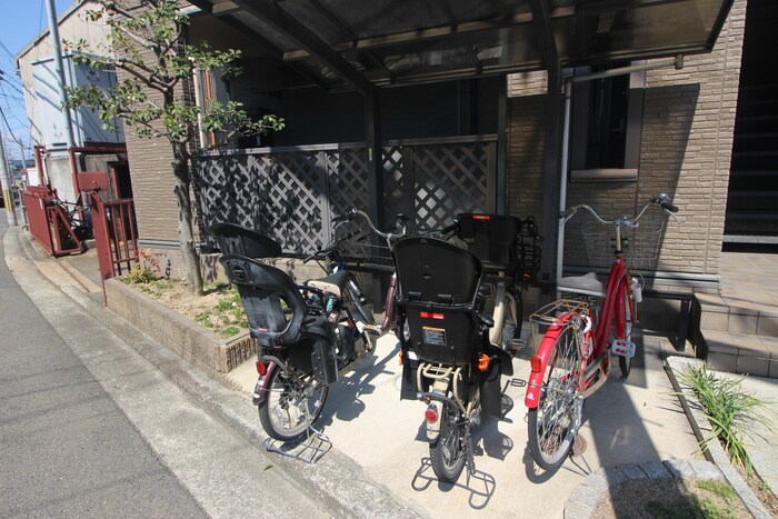 物件外観写真4　(駐輪場)