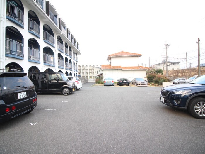 物件外観写真3　(駐車場)