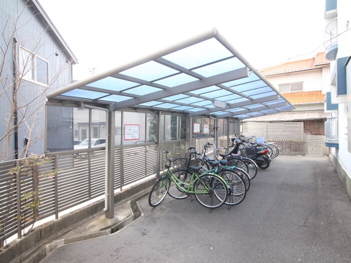 物件外観写真4　(駐輪場)