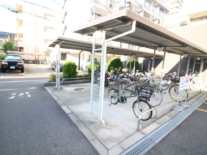 物件外観写真5　(駐輪場)