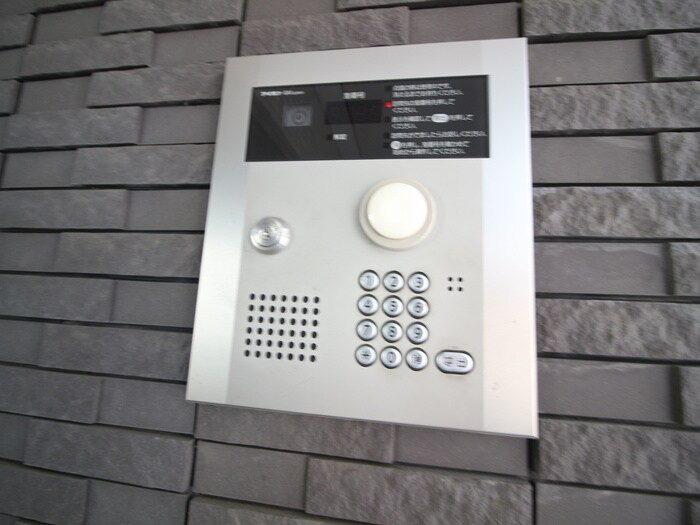 物件外観写真6　(エントランス部分)