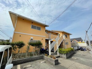 カ－サ鈴原外観写真