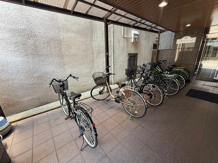 物件外観写真4　(駐輪場)