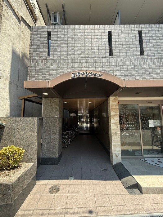 物件外観写真5　(エントランス部分)