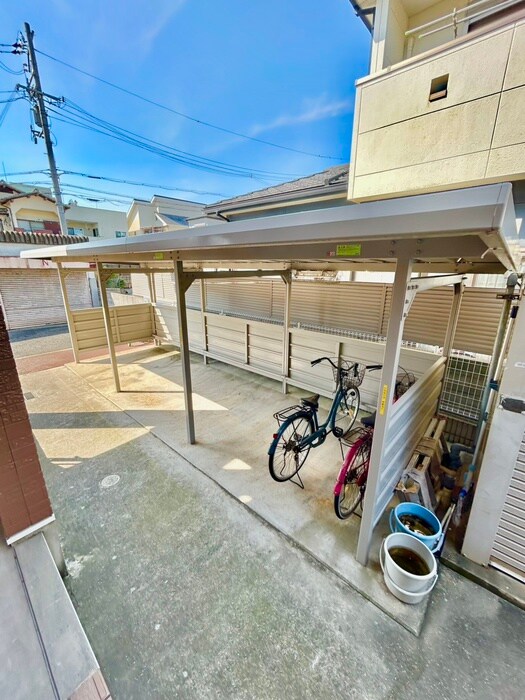 物件外観写真4　(駐輪場)