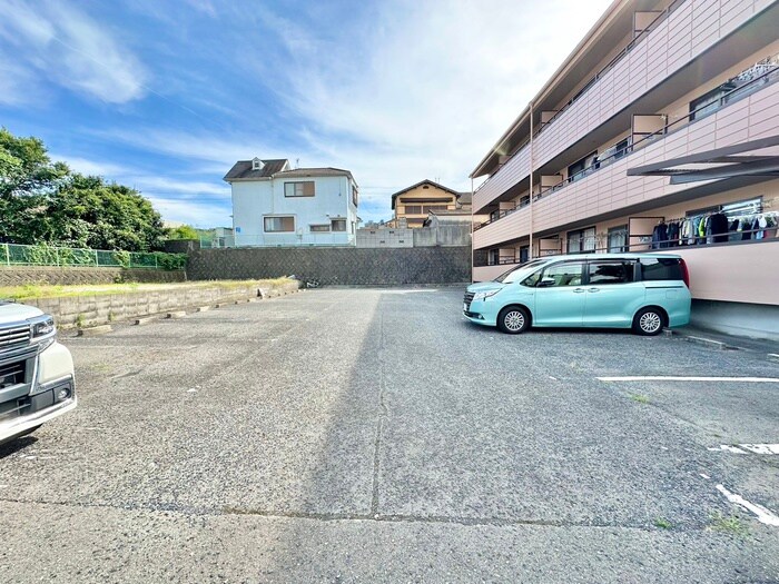物件外観写真2　(駐車場)