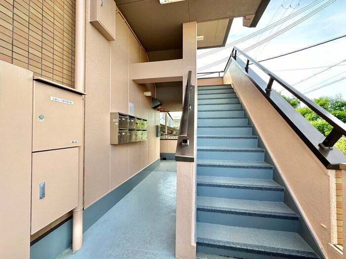 物件外観写真6　(エントランス部分)