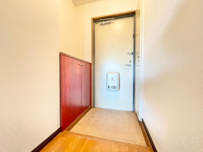物件内観写真15　(玄関)