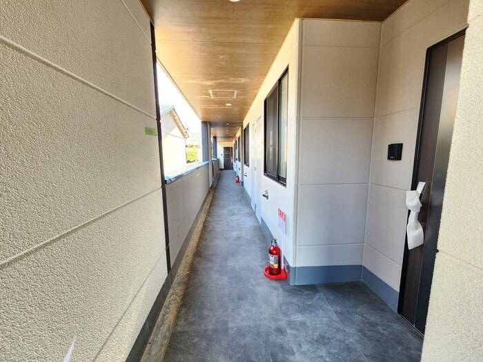 物件外観写真3　(エントランス部分)