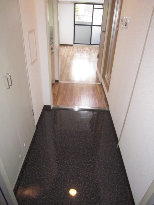 物件内観写真7　(玄関)