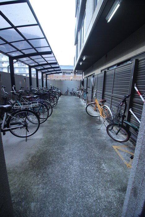 物件外観写真4　(駐輪場)