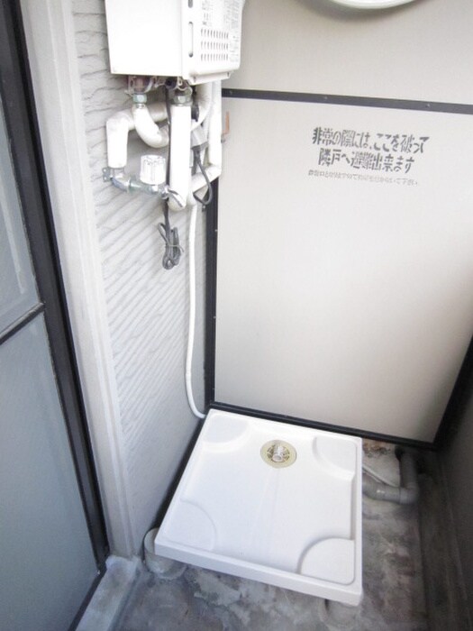 物件内観写真15　(洗濯機置場)