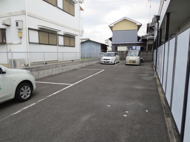 物件外観写真3　(駐車場)