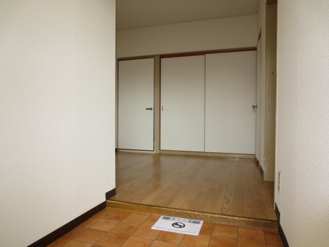 物件内観写真11　(玄関)