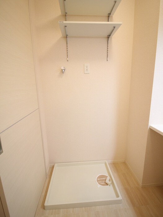 物件内観写真7　(洗濯機置場)