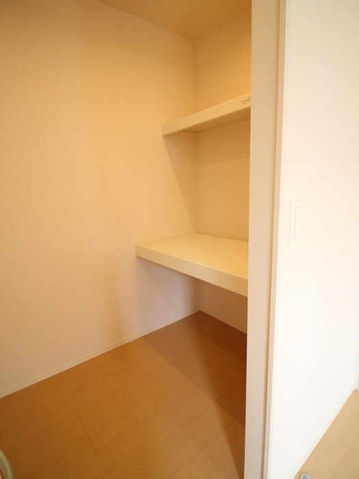 物件内観写真12　(収納)