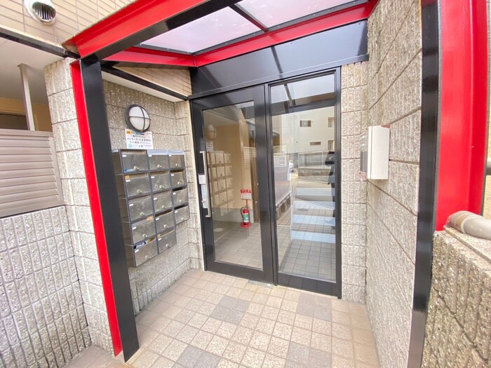 物件外観写真4　(エントランス部分)