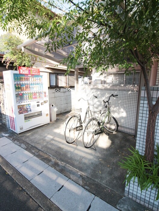 物件外観写真3　(駐輪場)