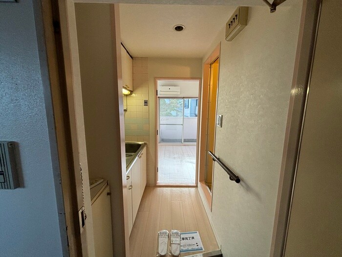 物件内観写真17　(玄関)