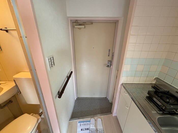 物件内観写真18　(玄関)