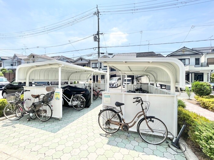 物件外観写真4　(駐輪場)