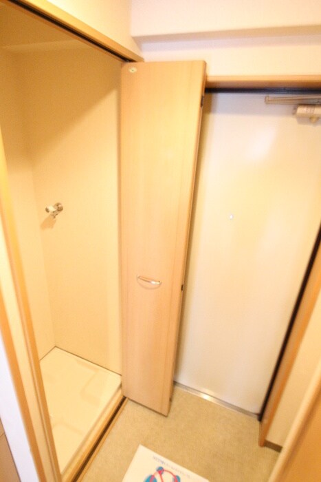 物件内観写真6　(洗濯機置場)