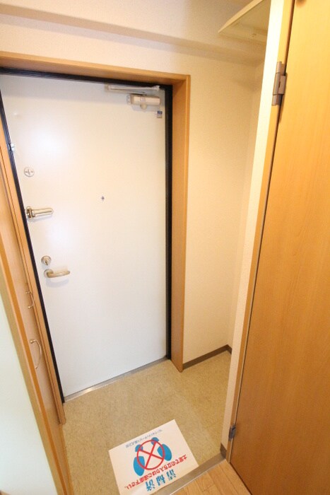 物件内観写真18　(玄関)