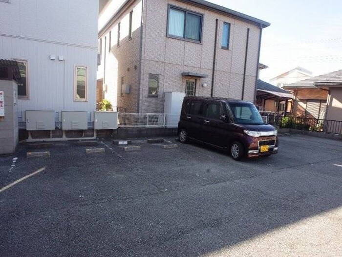 物件外観写真3　(駐車場)